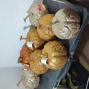 Embossed glitter pumpkins